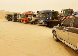 *ضبط (9) معدات استخدمت في تجريف الأراضي ونهل الرمال بطرق غير نظامية*