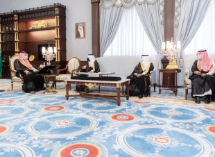 امير الباحة يستلم تقرير جهود الجامعه