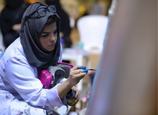 مقابلة مع الفنانة التشكيلية عائشة علي رفه في فعالية جادة قباء بالمدينة المنورة 