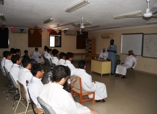 بالتعاون مع مركز صحي هديب  محاضرة عن التدخين و مبادرة رشاقة لطلاب الخندق