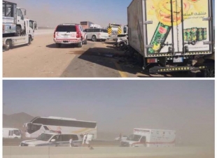 تسبب حادث مروري بإصابه 18 و وفاة 3 حالات وفاة اثناء موجة الغبار بطريق الهجرة بالمدينه المنوره 