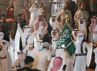 فرقة بني يوسف بثقيف تشارك في افتتاح سوق عكاظ في دورته الثانية عشرة